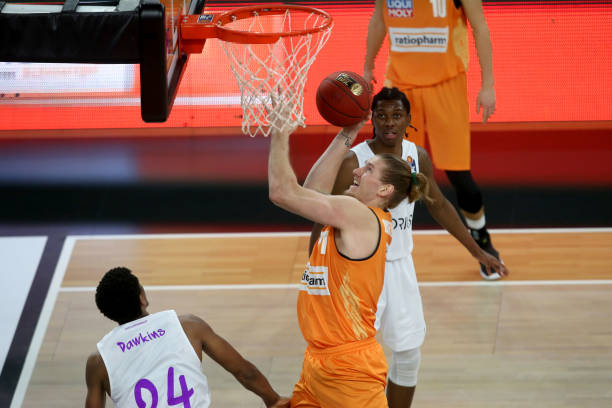 的对抗与融 的对抗与融